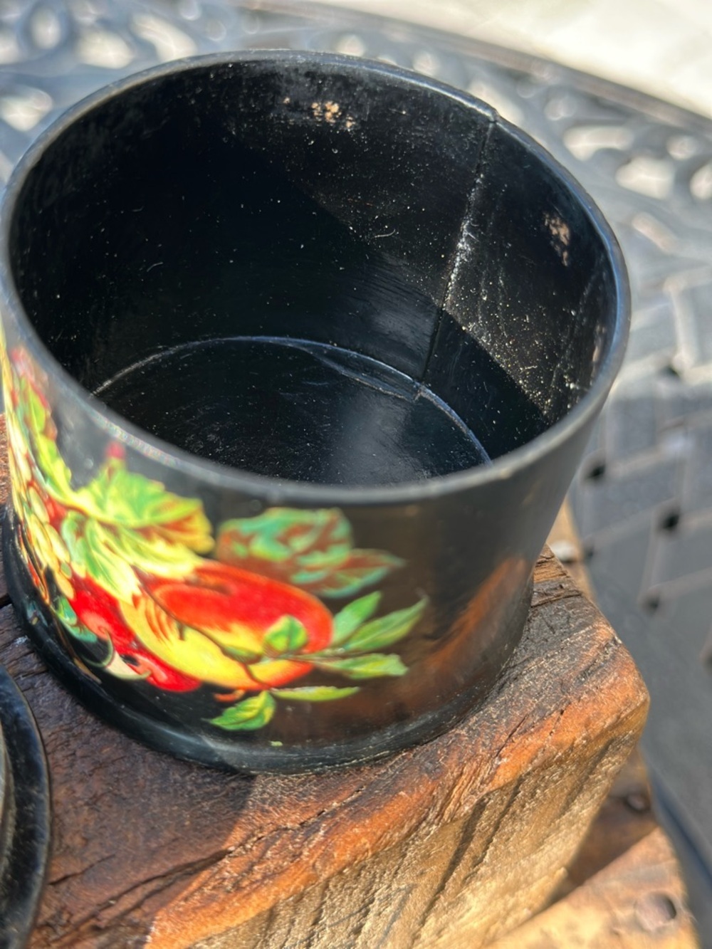 Vintage Black Lacquer Trinket Box Floral Fruit Papier Mache or Wood Cottage - Picture 6 of 10